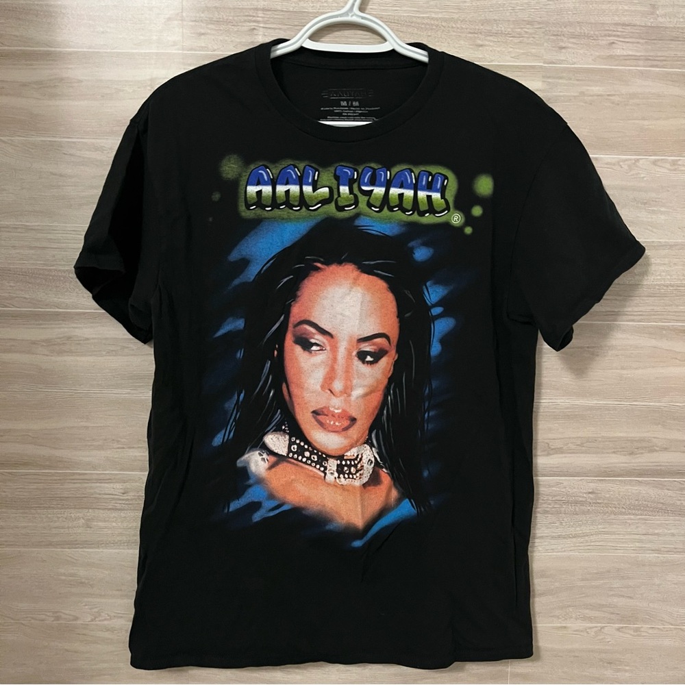 Aaliyah Branded One in a Million Medium Med Airbrush Style Graphic Tee T Shirt